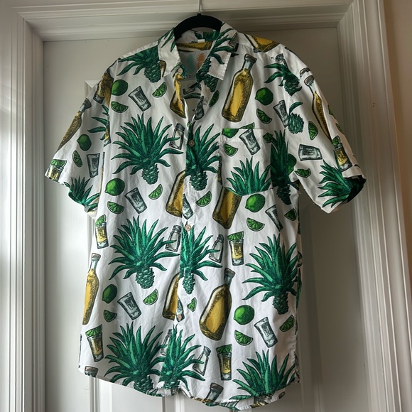 Men’s short sleeve button down with tequila lime shot glasses - Picture 1 of 5